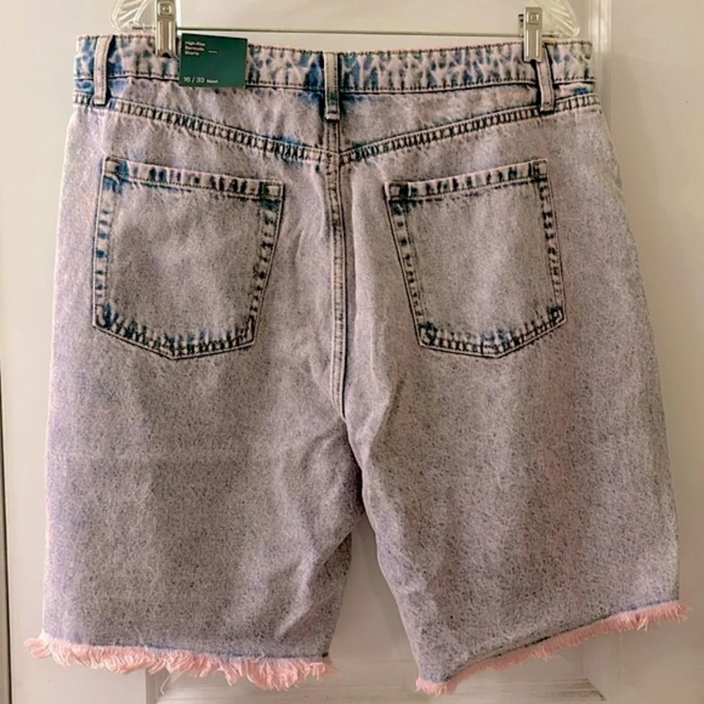 🆕 Wild Fable Women’s 16 Pink-Wash High-Rise Distressed Jean Shorts